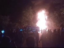 1765645510300-potongan-video-truk-tangki-bbm-yang-terjatuh-lalu-terbakar-di-desa-sari-kecamatan-sape-kabupaten-bima-nusa-tenggara-barat-ntb--1765632603920_43