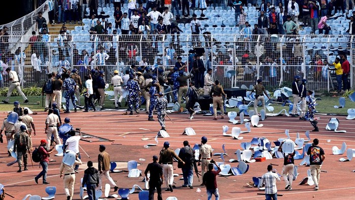 1765645511445-jumpa-fans-lionel-messi-di-india-ricuh-1765621192074_169