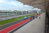 1765645512180-tampak-mobil-peserta-mfos-saat-mengikuti-sesi-qualifikasi-di-sirkuit-mandalika-1765627538461_43