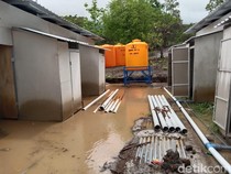 1765731925149-situasi-banjir-lahar-dingin-di-hunian-sementara-huntara-penyintas-erupsi-gunung-lewotobi-laki-laki-3-desember-2025-yurgo-purab-1765712053962_43