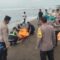 1765775142505-petugas-mengevakuasi-jenazah-seorang-pria-tanpa-identitas-yang-ditemukan-terdampar-di-pantai-delod-brawah-kecamatan-mendoyo-je-1765770773038_43