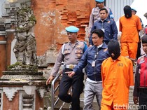 1765796731762-tersangka-impor-pakaian-bekas-1765786192939_43