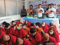 1765796734617-ditresnarkoba-polda-ntb-konferensi-pers-hasil-operasi-antik-rinjani-2025-yang-dilakukan-bersama-polres-jajaran-senin-15122025-1765782293270_43