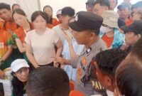 1765796735659-polisi-menenangkan-peserta-bali-health-run-2025-yang-protess-ke-panitia-karena-acara-tak-sesuai-minggu-14122025-1765780507945_43