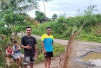 1765818324200-jalan-rusak-1765810366570_43