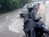 1765818327636-jalan-di-desa-bongkasa-kecamatan-abiansemal-bak-air-sungai-setelah-wilayah-itu-diguyur-hujan-deras-senin-15112025-sore-istimew-1765803489075_43