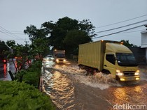 1765818329538-ruas-jalan-denpasar-gilimanuk-tepatnya-di-kecamatan-negara-kabupaten-jembrana-bali-yang-tergenang-banjir-senin-15122025-i-putu-1765799394035_43