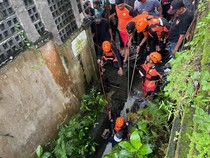 1765818330057-proses-evakuasi-wna-yang-terseret-arus-banjir-dan-jasadnya-tersangkut-di-gorong-gorong-desa-tibubeneng-kuta-utara-badung-bali--1765688884521_43