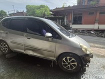 1765861525532-kondisi-terkini-kendaraan-dan-rumah-jebol-pascabanjir-di-desa-batuan-kecamatan-sukawati-selasa-16122025-1765855479270_43