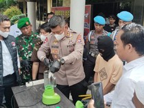 1765861529028-kapolres-bima-akbp-eko-sutomo-memusnahkan-sabu-di-kantornya-senin-15122025-rafiindetikbali-1765853379129_43