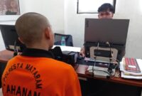 1765883116212-penyidik-unit-ppa-satreskrim-polresta-mataram-melakukan-pemeriksaan-terhadap-pria-inisial-wy-pelaku-pemerkosaan-pacarnya-selas-1765874196328_169