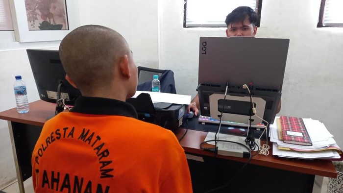 1765883116212-penyidik-unit-ppa-satreskrim-polresta-mataram-melakukan-pemeriksaan-terhadap-pria-inisial-wy-pelaku-pemerkosaan-pacarnya-selas-1765874196328_169