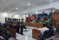 1765883116654-10-anggota-tni-menjalani-sidang-vonis-kasus-penganiayaan-pengadilan-militer-dimil-iii-14-denpasar-pada-selasa-16122025-foto-ah-1765876970730_169
