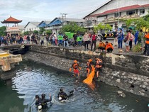 1765883122266-tim-sar-gabungan-mengevakuasi-jenazah-abk-tenggelam-dermaga-di-kawasan-pt-intimas-surya-pelabuhan-benoa-denpasar-selasa-161220-1765867770453_43