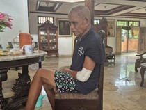 1765883123131-nyoman-payu-75-korban-terseret-arus-banjir-saat-ditemui-di-kediamannya-di-desa-batuan-kecamatan-sukawati-gianyar-selasa-161220-1765862816799_43