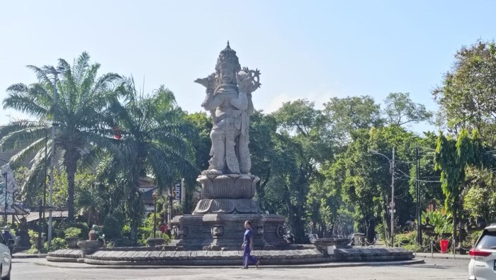 1765904720515-tampilan-patung-catur-muka-denpasar-yang-telah-usai-dilakukan-pemeliharaan-pada-kamis-2552023-ni-made-lastri-karsiani-putri-de_169