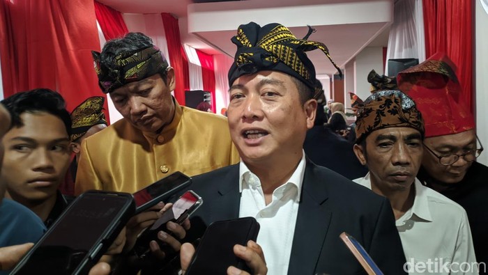 1765904725043-gubernur-ntb-lalu-muhamad-iqbal-seusai-pidato-hut-ke-67-provinsi-ntb-di-kantor-gubernur-ntb-selasa-16122025-foto-ahmad-viqidet-1765892480224_169