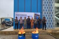 1765904728732-pemusnahan-rokok-ilegal-secara-di-halaman-kantor-bea-cukai-labuan-bajo-selasa-16122025-dok-kantor-bea-cukai-labuan-bajo-1765883759776_43