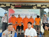 1765969534834-satu-keluarga-pencuri-traktor-dihadirkan-dalam-konferensi-pers-di-mapolda-badung-rabu-17122025-1765956326103_43