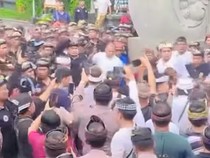 1765991134123-kericuhan-antarwarga-kembali-pecah-di-desa-adat-bugbug-karangasem-pada-rabu-17122025-tangkapan-layar-ig-infobaliviral-1765975077874_43