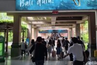 1765991136591-sejumlah-penumpang-di-terminal-domestik-bandara-i-gusti-ngurah-rai-bali-rabu-17122025-foto-fabiola-dianiradetikbali-1765969281703_169