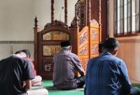 1766012677148-ilustrasi-sholat-jumat_43