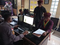 1766034323006-presidium-gerakan-kemasyarakatan-pmkri-cabang-ende-longginus-kota-setu-alias-longgar-mengadukan-anggota-dprd-ende-yang-melempa-1765983209562_43