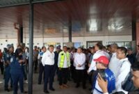 1766055971306-menhub-dudy-purwagandhi-melakukan-kunjungan-kerja-ke-pelabuhan-tenau-kupang-ntt-kamis-14122025-foto-simon-sellydetikbali-1766052267616_43