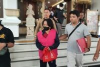 1766077527762-ys-saat-digiring-menuju-mobil-tahanan-kejari-denpasar-kamis-18122025-1766071433526_43