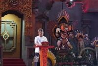1766077528609-bupati-buleleng-nyoman-sutjidra-saat-menyampaikan-sambutan-dalam-kegiatan-refleksi-akhir-tahun-di-gedung-kesenian-gde-manik-si-1766068503340_43
