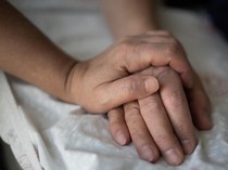 1766099074512-ilustrasi-pasien-dirawat_43