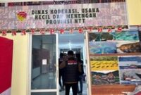 1766228737941-kejati-ntt-saat-menggeledah-kantor-koperasi-ntt-sabtu-20122025-1766220574302_43