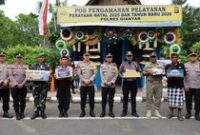 1766423113936-kapolda-bali-irjen-daniel-adityajaya-didampingi-kapolres-gianyar-akbp-chandra-c-kesuma-saat-meninjau-kesiapan-pengamanan-natar-1766408681482_43