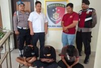 1766552740210-para-pelaku-pencurian-tabung-gas-di-desa-banjar-anyar-kecamatan-kediri-tabanan-diamankan-di-polsek-kediri-1766551780151_43