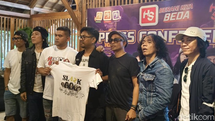 1766833518055-konferensi-pers-konser-hey-42th-slank-hs-berani-kita-beda-peduli-sumatra-di-denpasar-bali-sabtu-27122025-foto-ni-made-lastri-k-1766818606974_169