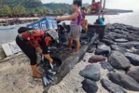 1766898313763-hasil-tangkapan-nelayan-pesisir-pantai-candidasa-karangasem-saat-dibeli-oleh-warga-minggu-28122025-ahmad-firizqi-irwandetikbal-1766895089606_43