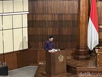 1767027915429-koordintor-perda-pendirian-perumda-kerta-bhawana-sanjiwani-agung-bagus-pratiksa-linggih-saat-rapat-paripurna-dprd-bali-di-kant-1767012231619_43