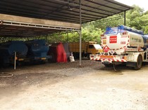 1767092765344-dua-truk-tanki-bbm-dua-truk-tanki-warna-biru-satu-mobil-dan-tiga-tandon-yang-digunakan-tompel-bongkar-muat-solar-subsidi-di-gu-1767080026431_43