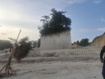 1767114324548-kondisi-bukit-kapur-di-desa-adat-kampial-kecamatan-kuta-selatan-badung-dikeruk-dan-hanya-menyisakan-pura-selasa-30122025-fabio-1767104342256_43