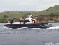 1767179151418-tim-sar-gabungan-melakukan-operasi-pencarian-korban-kapal-pinisi-putri-sakinah-yang-tenggelam-di-perairan-pulau-padar-labuan-b-1767017693123_43