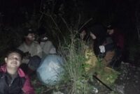 1767330435132-enam-mahasiswa-tersesat-di-tengah-hutan-saat-hendak-merayakan-malam-tahun-baru-2026-di-puncak-gunung-salunga-kecamatan-donggo--1767248640374_43