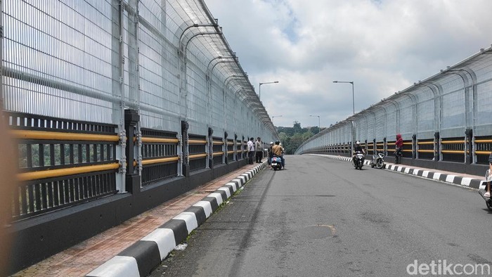1767352040885-suasana-jembatan-tukad-bangkung-di-desa-pelaga-petang-badung-bali-jumat-212026-foto-agus-ekadetikbali-1767337525103_169