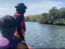 1767373515406-tim-sar-gabungan-menyisir-hutan-bakau-mencari-korban-kapal-pinisi-putri-sakinah-yang-tenggelam-di-selat-pulau-padar-taman-nasi-1767363549121_43