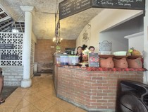 1767546289351-suasana-warung-bu-ayu-di-banjar-silungan-desa-lodtunduh-kecamatan-ubud-gianyar-senin-22122025-sekitar-pukul-1600-wita-leona-wi-1767538958296_43