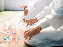 1767567911361-ilustrasi-sholat_43