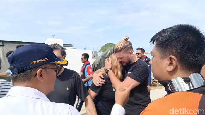 1767589614785-mar-martinez-ortuno-istri-pelatih-tim-b-wanita-los-che-valencia-cf-martin-carreras-fernando-ia-adalah-korban-selamat-kapal-wis-1766892785707_169