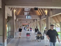 1767632726194-suasana-di-terminal-kedatangan-domestik-bandara-internasional-i-gusti-ngurah-rai-bali-senin-512026-fabiola-dianiradetikbali-1767618835489_43