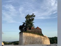 1767697533736-foto-pura-di-atas-tebing-yang-sekelilingnya-telah-terkeruk-rapi-viral-di-media-sosial-foto-dok-istimewa-1767008866390_43