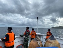 1767697540156-pencarian-korban-tenggelam-km-putri-sakinah-di-perairan-pulau-padar-labuan-bajo-taman-nasional-komodo-manggarai-barat-ntt-sela-1767679674067_43