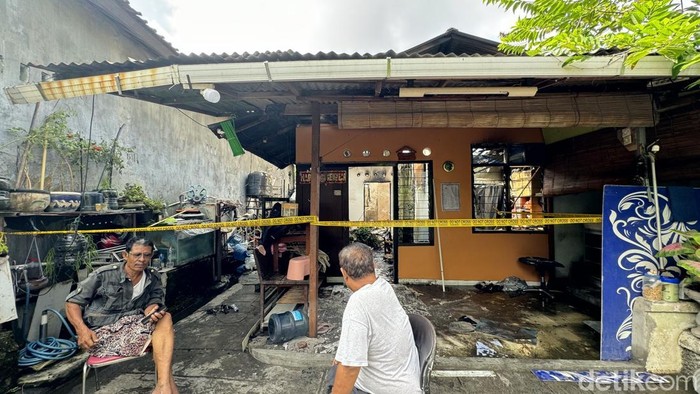 1767935127129-garis-polisi-terpasang-di-lokasi-rumah-terbakar-di-jalan-tukad-gangga-denpasar-bali-jumat-912026-foto-maria-christabel-dkdetik-1767930490360_169
